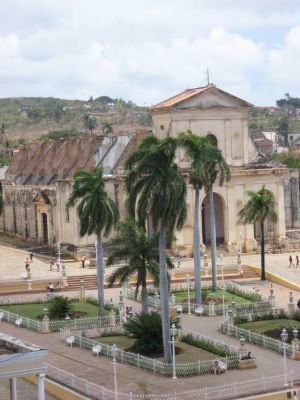 Iglesia y Parque de Trinidad