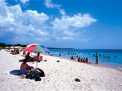 Cuba aspira incrementar turismo en 2012