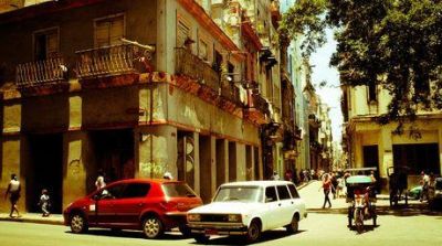 En La Habana Vieja el turismo se mezcla con la vida cotidiana