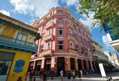 Reabre sus puertas hotel de Hemingway en Cuba.