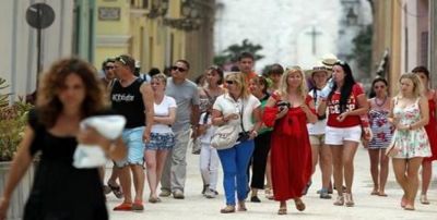 Turismo cubano por alcanzar tres millones de visitantes