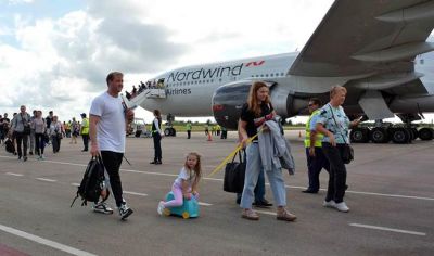 Turistas rusos llegan a Cuba con el reinicio de vuelos desde Moscú
