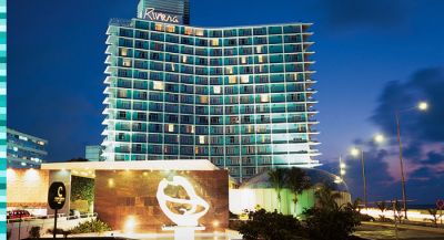 Hotel Habana Riviera de noche