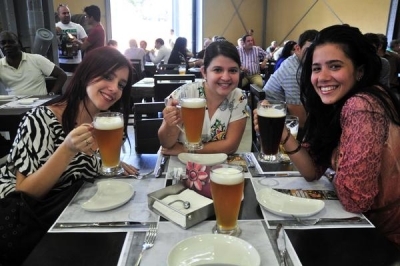 La cerveza austriaca refresca al turismo cubano