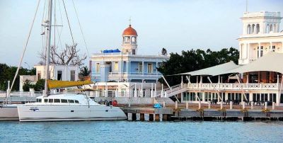 Llegar a Cienfuegos el primer crucero de la temporada.