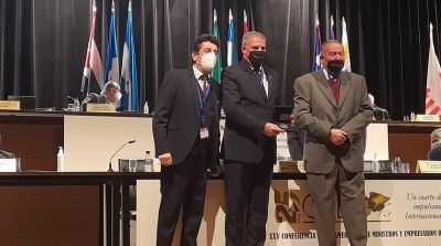 Recibe Cuba Medalla al Mrito por la Internacionalizacin del Turismo Espaol.